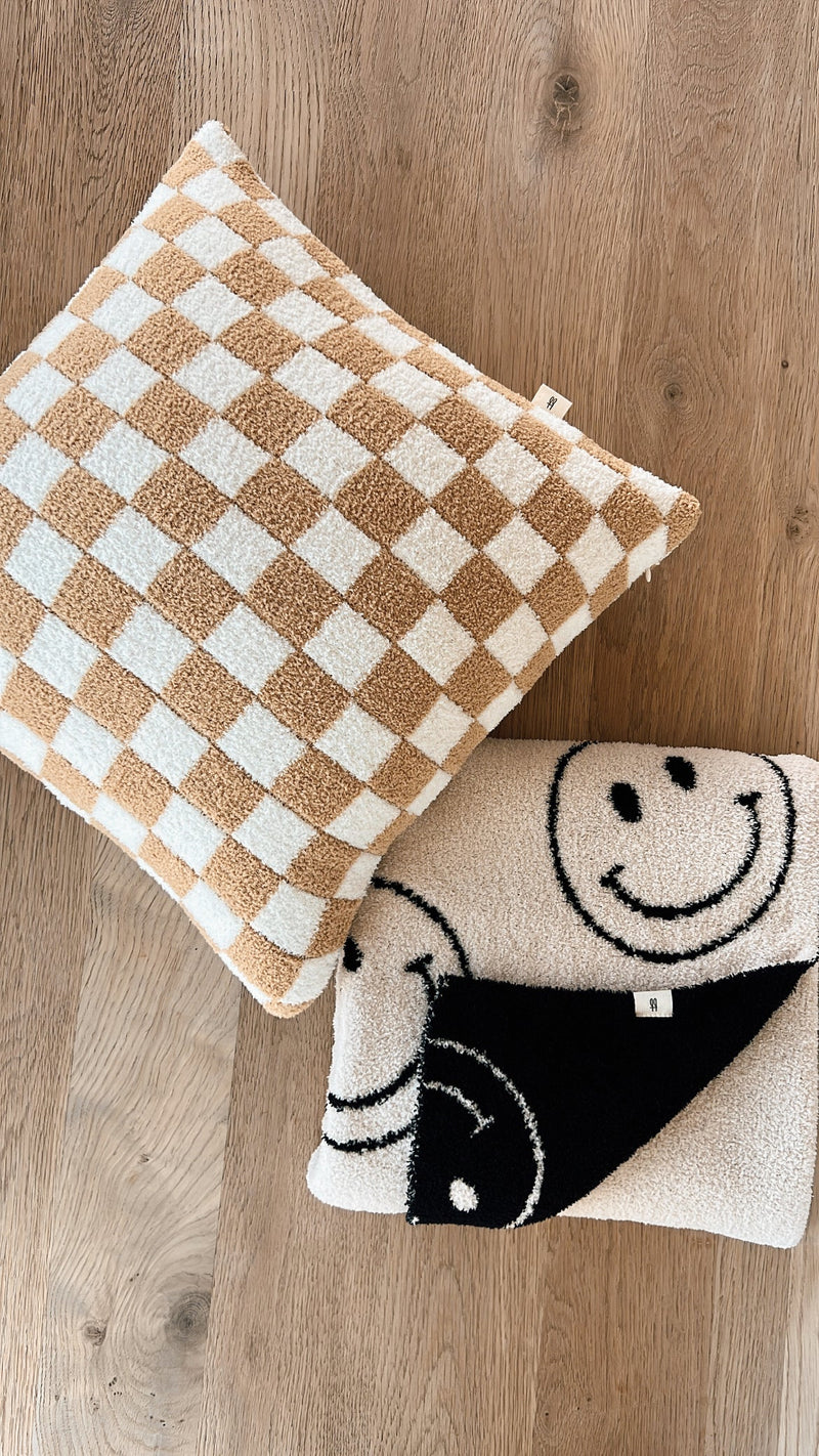 Just Smile Black & Ivory | Plush Blanket